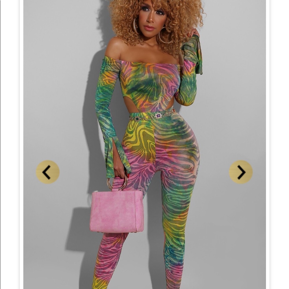 NWT WILD CHILD TWO PIECE SET 💛💚💗